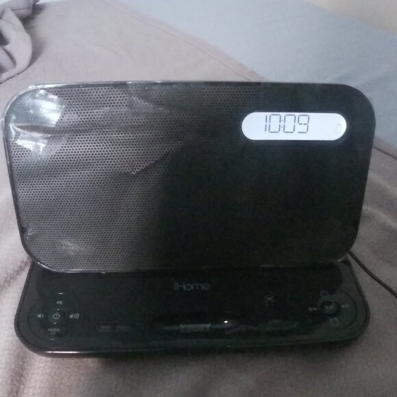 iHome Folding Speaker Dock Clock Radio iP45 - Picture 1 of 7